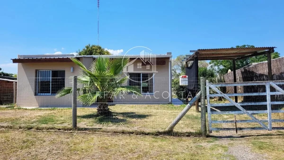 Casa En Venta En Colonia Del Sacramento Con Jardín