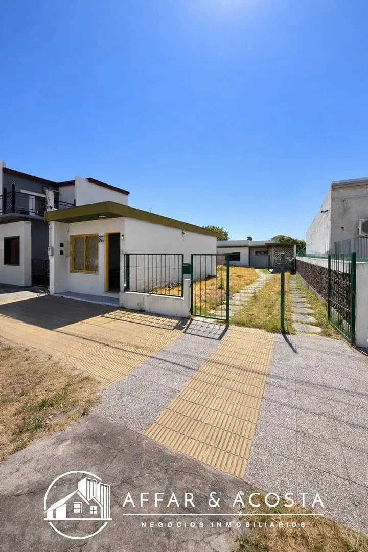 En Venta - Casa + Apto O Estudio, Oficina Etc...
